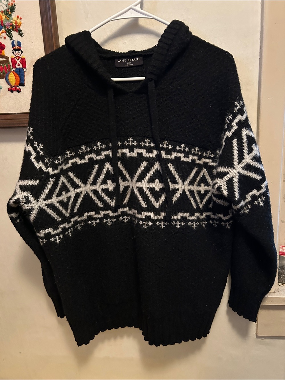 Lane Bryant Black and White Hooded Sweater 46” chest 27” Length (18/20)